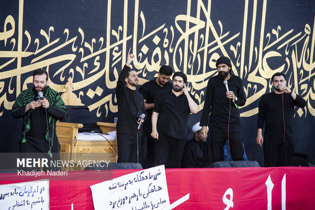اجتماع بزرگ عاشورایی «یوم الحسین (ع)» در <a href='https://sayeb.ir/tag/%d8%a7%d8%b5%d9%81%d9%87%d8%a7%d9%86'></div>اصفهان</a>