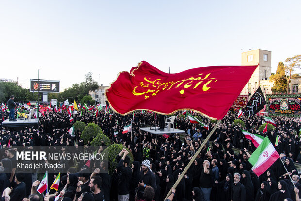 اجتماع بزرگ عاشورایی «یوم الحسین (ع)» در <a href='https://sayeb.ir/tag/%d8%a7%d8%b5%d9%81%d9%87%d8%a7%d9%86'></div>اصفهان</a>
