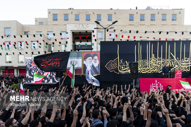 اجتماع بزرگ عاشورایی «یوم الحسین (ع)» در <a href='https://sayeb.ir/tag/%d8%a7%d8%b5%d9%81%d9%87%d8%a7%d9%86'></div>اصفهان</a>
