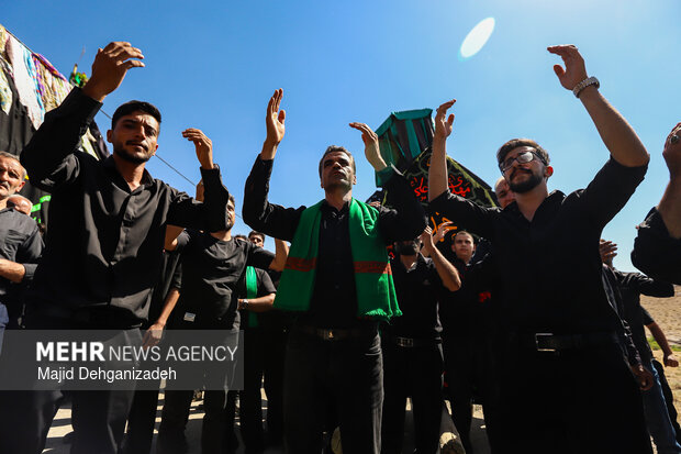طولانی ترین نخل برداری روز <a href='https://sayeb.ir/tag/%d8%b9%d8%a7%d8%b4%d9%88%d8%b1%d8%a7'></div>عاشورا</a> در روستای سعیدآباد پیشکوه <a href='https://sayeb.ir/tag/%db%8c%d8%b2%d8%af'>یزد</a>