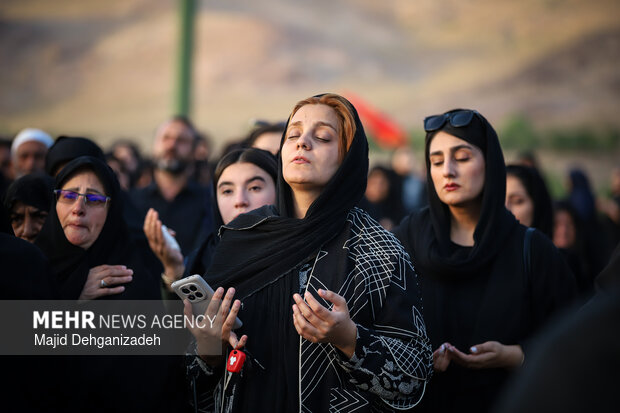 طولانی ترین نخل برداری روز <a href='https://sayeb.ir/tag/%d8%b9%d8%a7%d8%b4%d9%88%d8%b1%d8%a7'></div>عاشورا</a> در روستای سعیدآباد پیشکوه <a href='https://sayeb.ir/tag/%db%8c%d8%b2%d8%af'>یزد</a>