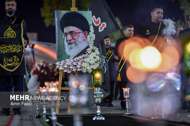 لاله گردانی شام غریبان در حرم شاهچراغ (ع)