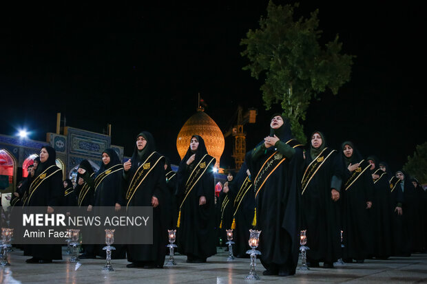 لاله گردانی شام غریبان در حرم شاهچراغ (ع)