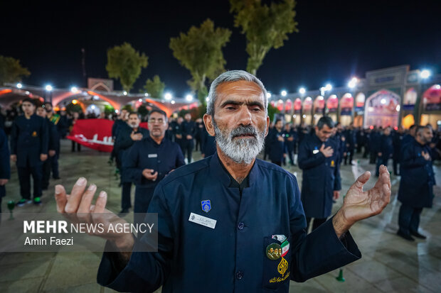 لاله گردانی شام غریبان در حرم شاهچراغ (ع)