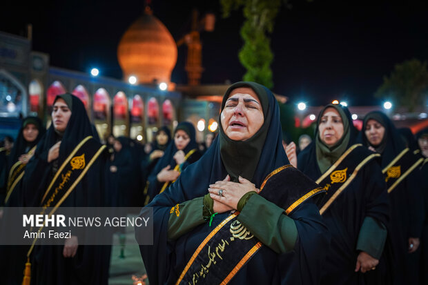 لاله گردانی شام غریبان در حرم شاهچراغ (ع)