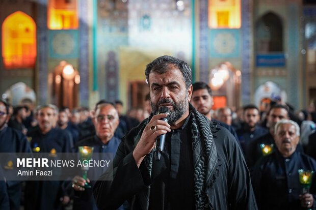 لاله گردانی شام غریبان در حرم شاهچراغ (ع)