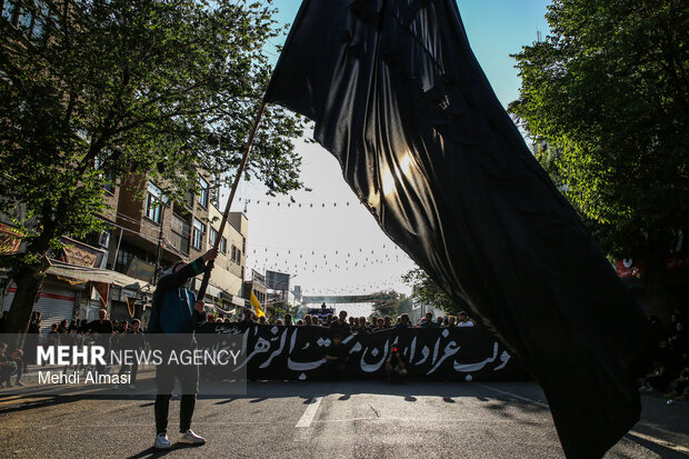 دسته عزاداری <a href='https://sayeb.ir/tag/%d8%b9%d8%b5%d8%b1-%d8%b9%d8%a7%d8%b4%d9%88%d8%b1%d8%a7'></div>عصر عاشورا</a> در <a href='https://sayeb.ir/tag/%d8%b2%d9%86%d8%ac%d8%a7%d9%86'>زنجان</a>