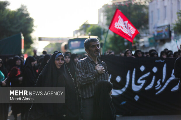 دسته عزاداری <a href='https://sayeb.ir/tag/%d8%b9%d8%b5%d8%b1-%d8%b9%d8%a7%d8%b4%d9%88%d8%b1%d8%a7'></div>عصر عاشورا</a> در <a href='https://sayeb.ir/tag/%d8%b2%d9%86%d8%ac%d8%a7%d9%86'>زنجان</a>