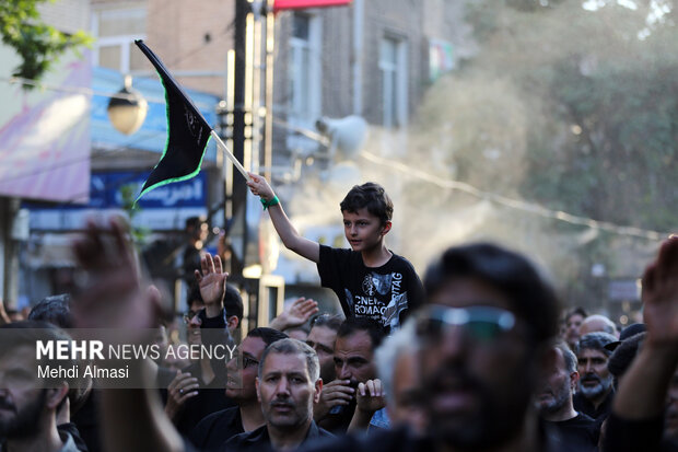 دسته عزاداری <a href='https://sayeb.ir/tag/%d8%b9%d8%b5%d8%b1-%d8%b9%d8%a7%d8%b4%d9%88%d8%b1%d8%a7'></div>عصر عاشورا</a> در <a href='https://sayeb.ir/tag/%d8%b2%d9%86%d8%ac%d8%a7%d9%86'>زنجان</a>