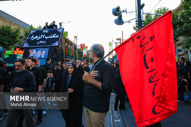 دسته عزاداری <a href='https://sayeb.ir/tag/%d8%b9%d8%b5%d8%b1-%d8%b9%d8%a7%d8%b4%d9%88%d8%b1%d8%a7'></div>عصر عاشورا</a> در <a href='https://sayeb.ir/tag/%d8%b2%d9%86%d8%ac%d8%a7%d9%86'>زنجان</a>