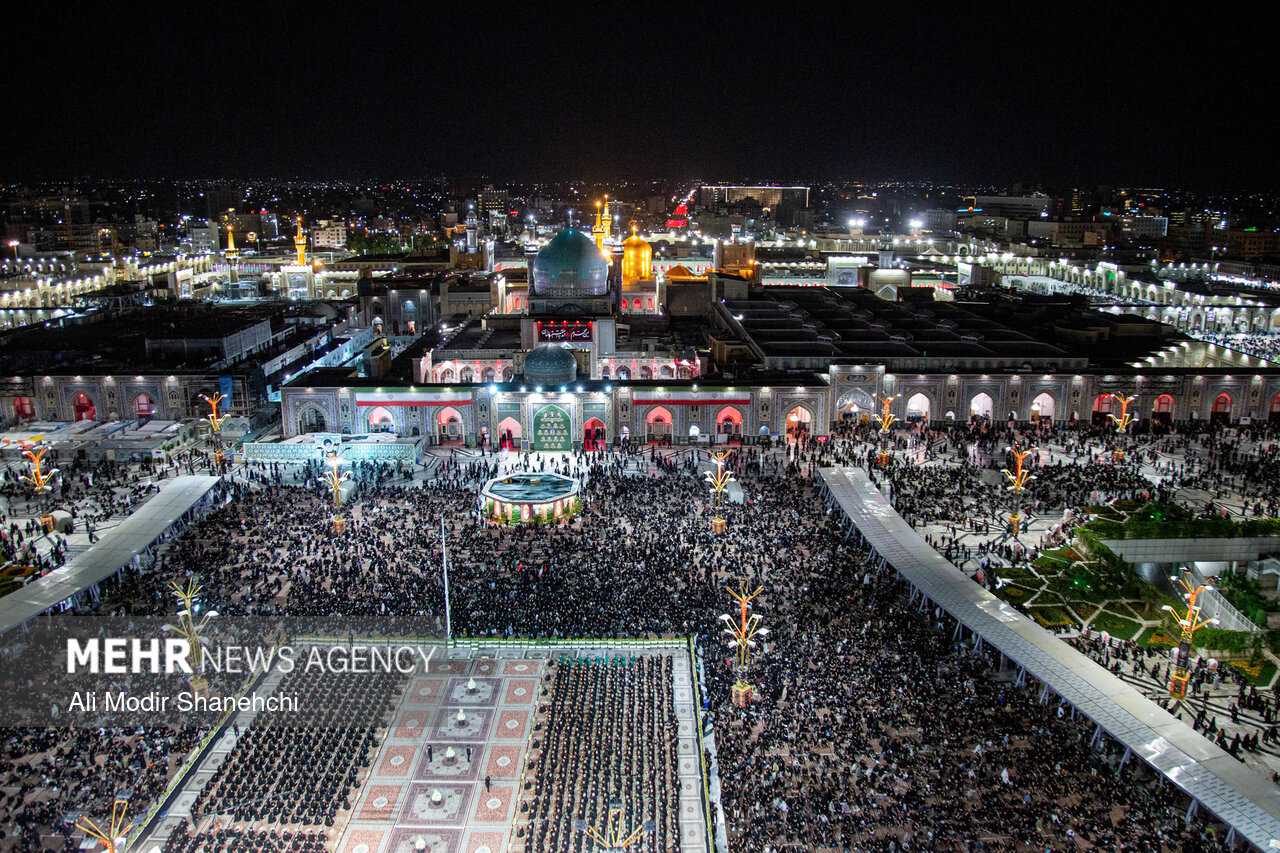 خادمان،زائران،مجاوران،سوگوار