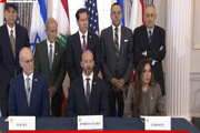 لبنان کے ساتھ مذاکرات، اسرائیل نے حزب اللہ کو غیر مسلح کرنے کی شرط چھوڑ دی، الجزیرہ
