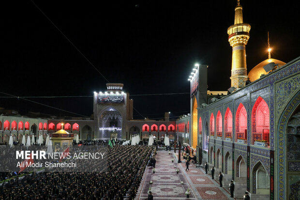 شام غریبان حسینی در حرم امام رضا(ع)