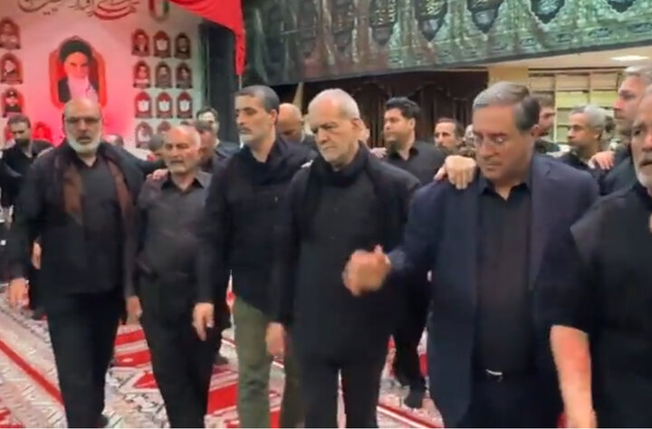 حضور رئیس‌جمهور در مراسم شام غریبان در ارومیه +فیلم