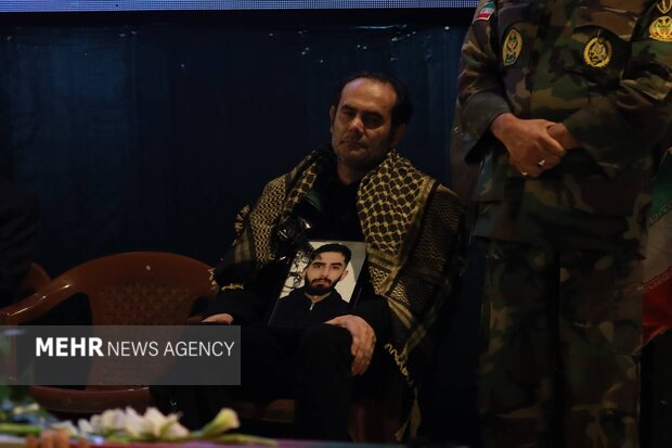 «کنسرت آخر آرین»؛ پسری که در تابوتِ پرچمپیچ روی صحنه رفت