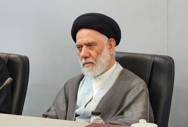 امام جمعه دیر: دشمن  به دنبال تبدیل پیروزی ایران به شکست است