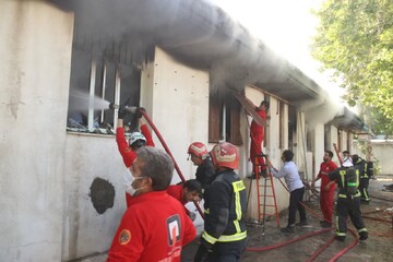 وقوع آتش‌سوزی در انبار مصالح ساختمانی
