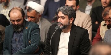 «نورپردازی خوبی داشت»؛ شوخی شاعرانه در محفل شعر رهبر شهید