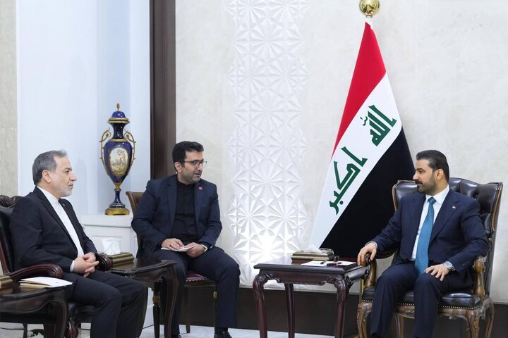 وزير الخارجية الايراني يلتقي رئيس الوزراء العراقي في بغداد