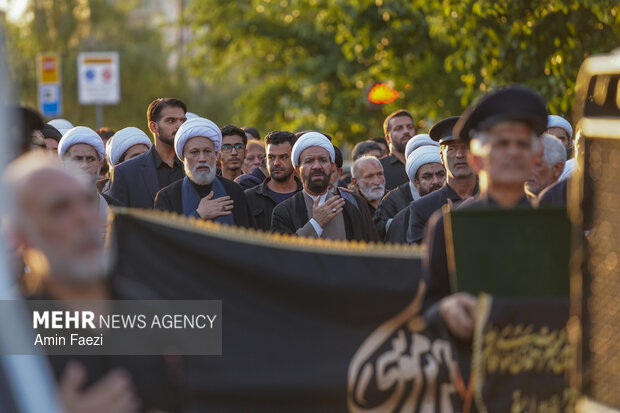 پیاده روی علمای شیراز در ۱۳ محرم