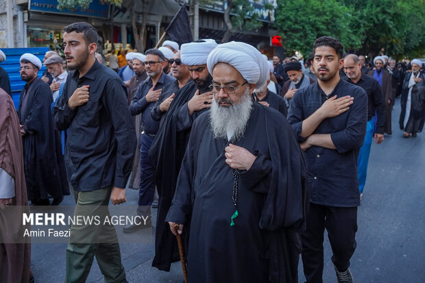 پیاده روی علمای شیراز در ۱۳ محرم