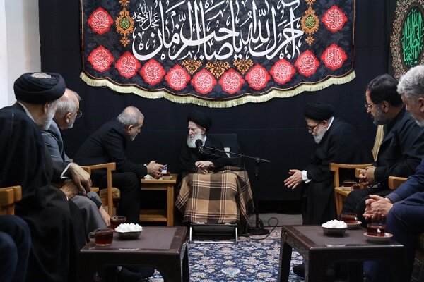 الرئيس الإيراني خلال لقائه آية الله العظمى الشبيري: الاتفاق الأخير انتصار كبير للشعب الإيراني