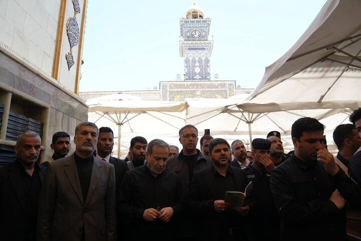 عراقجي يزور مرقد الإمام علي (عليه السلام) في النجف الاشرف