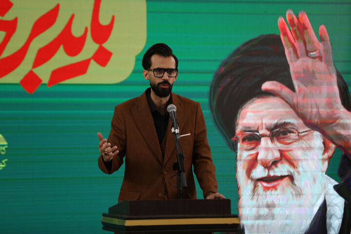 «باید برخاست» روایت شاعران از سوگ، مقاومت و امید در عصر شعر کانون