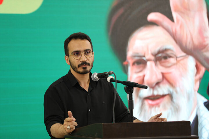 «باید برخاست» روایت شاعران از سوگ، مقاومت و امید در عصر شعر کانون
