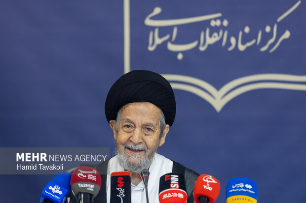 مراسم رونمایی از اسناد منتشر نشده رهبر شهید