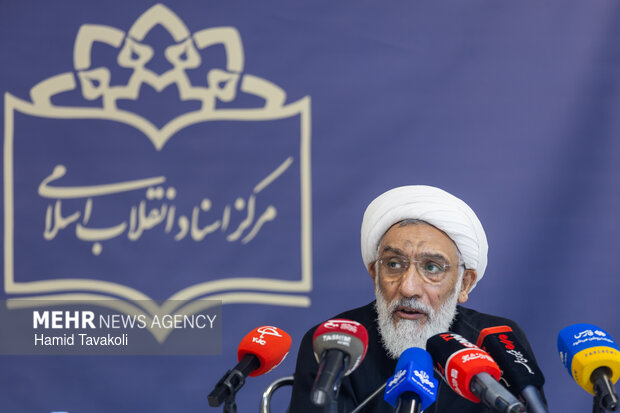 مراسم رونمایی از اسناد منتشر نشده رهبر شهید