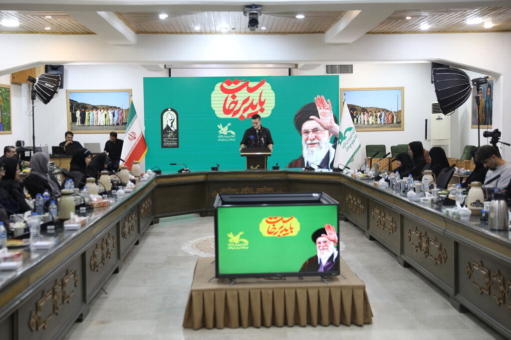 شعر،سخن،شاعران،فضاي،مراسم،كودكان،رهبر،روايت،ادبي،مقاومت،ادام ...
