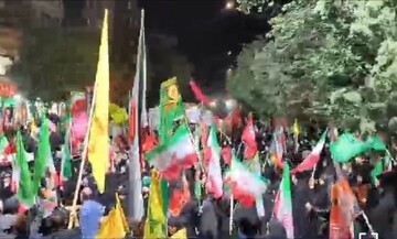 رجز خوانی و شور حماسی مردم کرمانشاه در اجتماع شبانه