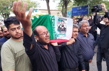پیکر شهید مدافع وطن «افشین فتحی» در بیجار تشییع شد