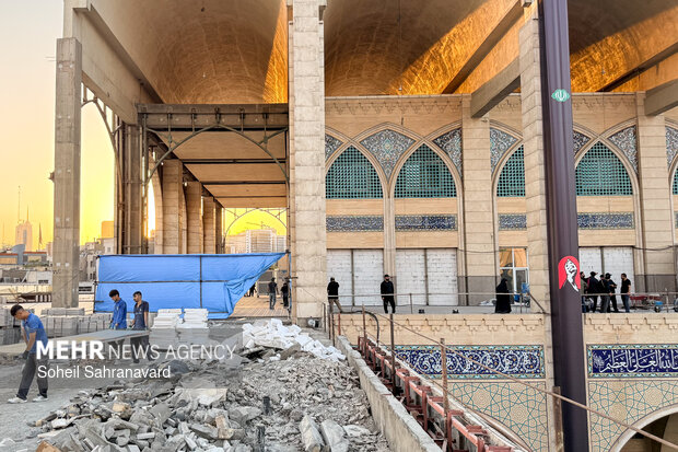 آماده سازی مصلی امام خمینی(ره) در آستانه مراسم وداع با رهبر شهید