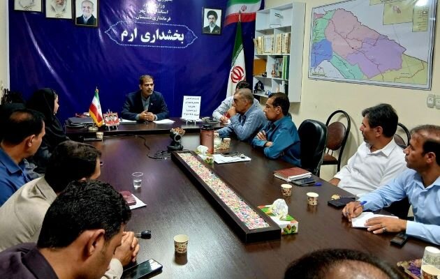 بخشدار ارم: حضور تماموقت و شفافیت مالی دهیاران الزامی است بخشدار ارم: حضور تماموقت و شفافیت مالی دهیاران الزامی است