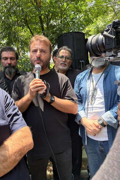 خاکسپاری پیکر زنده&zwnj;یاد فرزاد جمشیدی با حضور مجریان؛ او ترور شخصیت شد!