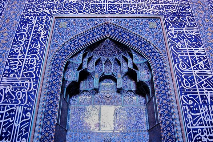 زبان هندسه و کاشی در طراحی مسجد شیخ لطف‌الله