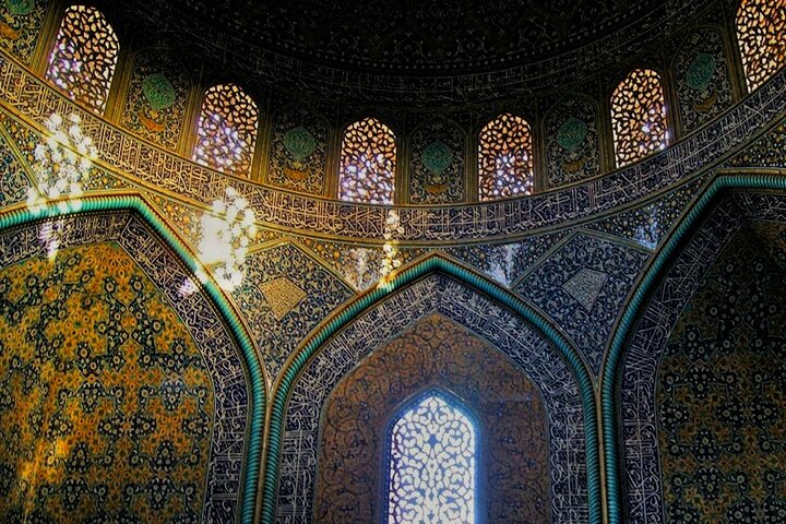 زبان هندسه و کاشی در طراحی مسجد شیخ لطفالله