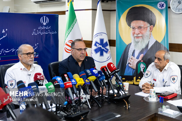 نشست خبری تشریح اقدامات نظام سلامت برای برگزاری آیین وداع و تشییع رهبر شهید