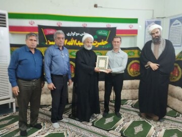 امام جمعه دشتستان: خدمت به خانواده شهدا پاسداشت ارزش‌های انقلاب است