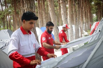 ۱۳۶۰ امدادگر اصفهانی برای آئین تشییع رهبر شهید انقلاب آماده باش هستند