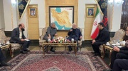 وصول وزير الداخلية الباكستاني إلى طهران واستقباله من قبل مؤمني