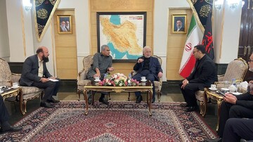 وصول وزير الداخلية الباكستاني إلى طهران واستقباله من قبل مؤمني