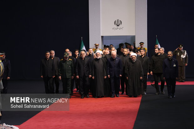 ادای احترام سران قوا به پیکر رهبر شهید انقلاب