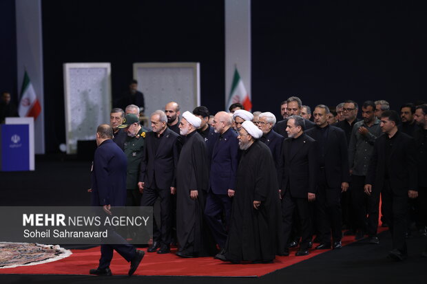 ادای احترام سران قوا به پیکر رهبر شهید انقلاب