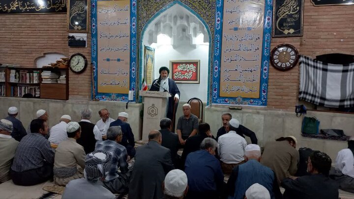ماموستا حسینی: تشییع رهبر شهید نمایش اقتدار و همبستگی ملت ایران است