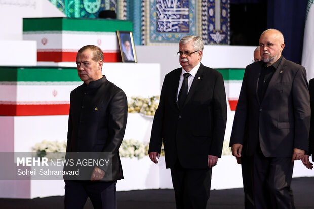 ادای احترام سران قوا
