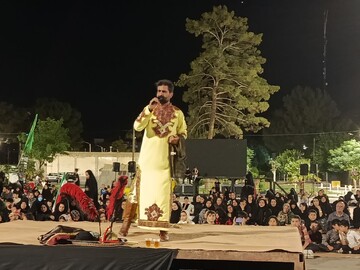 تعزیه «حر» به یاد رهبر شهید و دانش‌آموزان شهید میناب در بیرجند اجرا شد