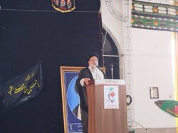 حضور در آیین وداع با پیکر امام شهید نمایش وحدت و انسجام ملی است